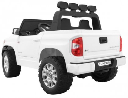 Vehicle Toyota Tundra White