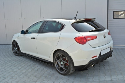 Boční prahy Alfa Romeo Giulietta 2010- černý lesklý plast