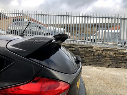 Střešní spoiler Maxton v.2 Ford Focus MK3 RS černý lesklý plast