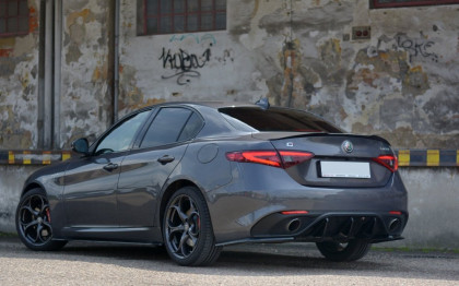 Splittery zadní boční ALFA ROMEO GIULIA VELOCE  černý lesklý plast