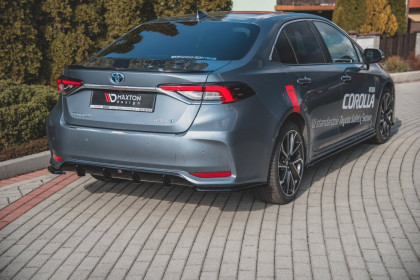 Difuzor zadního nárazníku Toyota Corolla XII Sedan 2019- černý lesklý plast