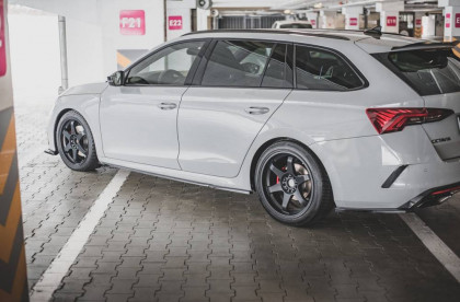 Prahové lišty V.1 Škoda Octavia RS Mk4 černý lesklý plast