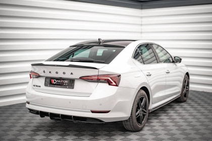 Prodloužení střechy Škoda Octavia Liftback Mk4 černý lesklý plast