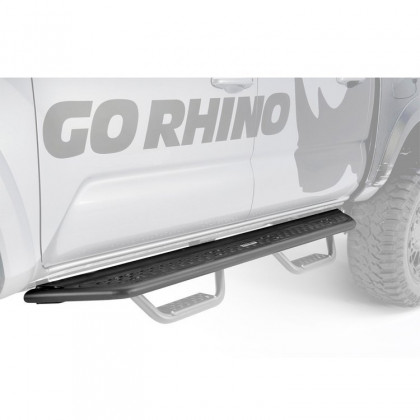 Side steps Go Rhino Dominator D6