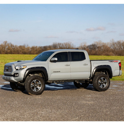 Front and rear fender flares Rough Country Pocket