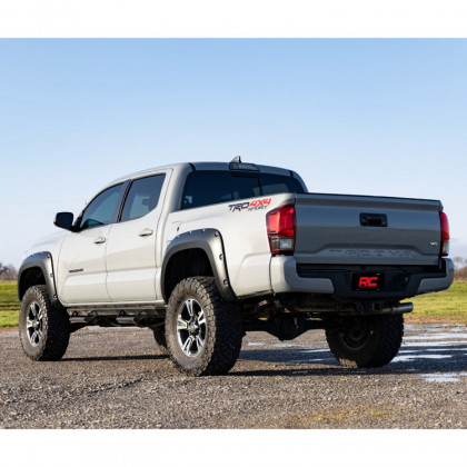 Front and rear fender flares Rough Country Pocket