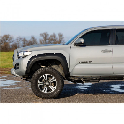 Front and rear fender flares Rough Country Pocket