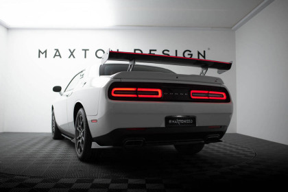 Zadní spoiler křídlo + LED Dodge Challenger Mk3 carbon