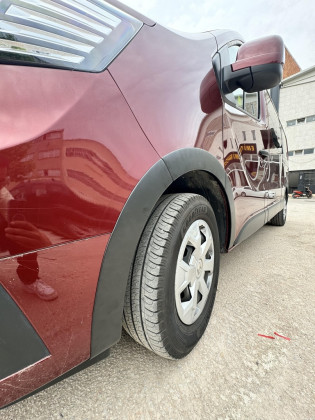 Plastové lemy blatníkůRENAULT Trafic 2022- (8ks)