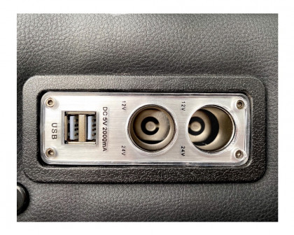 Multifunkční středová konzole pro VW T5 a T6 s úložným prostorem, USB, 12V podsvícená, černý lesk